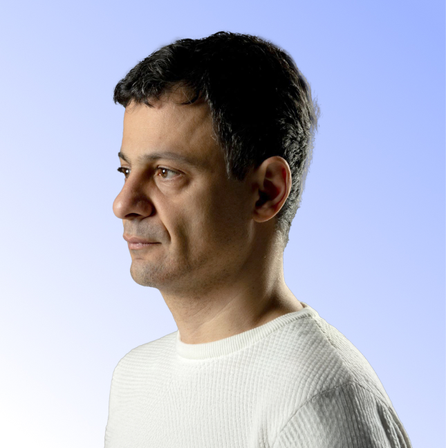 Артем Оганов.